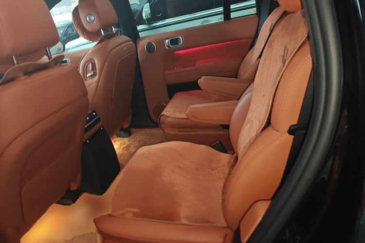 理想汽车 理想L9 2022款 Max中控内饰21