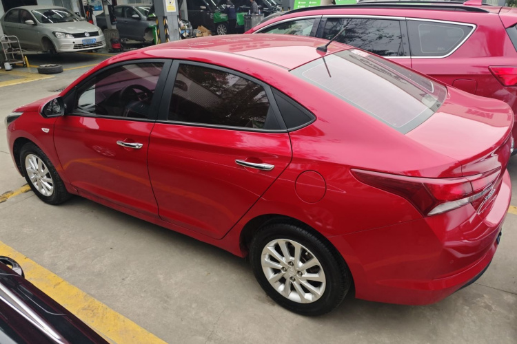 现代 悦纳 2016款 1.4L 手动炫酷版GLS车身外观4