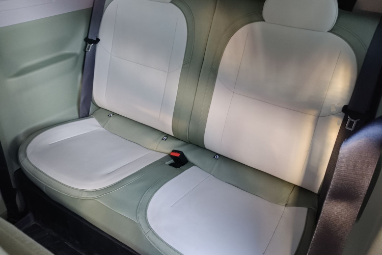 吉利银河 2025款 210km 熊猫骑士中控内饰7004