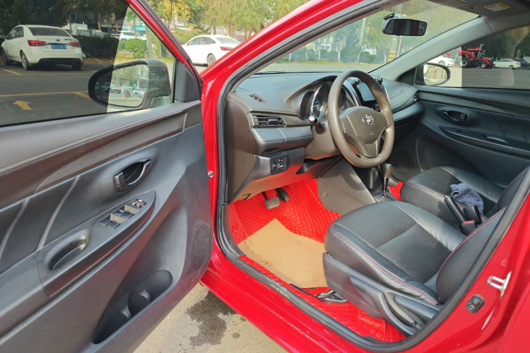 丰田 威驰 2014款 1.5L 自动智臻版中控内饰7002