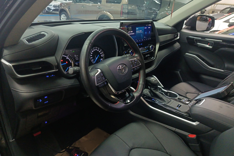 丰田 汉兰达 2022款 双擎 2.5L 四驱尊贵版 7座中控内饰12