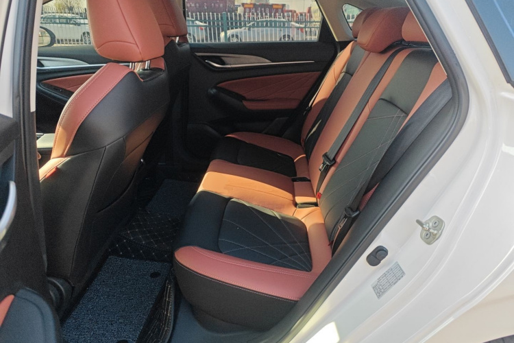 长安 逸动 2024款 PLUS 蓝鲸NE 1.4T GDI DCT高能版中控内饰21