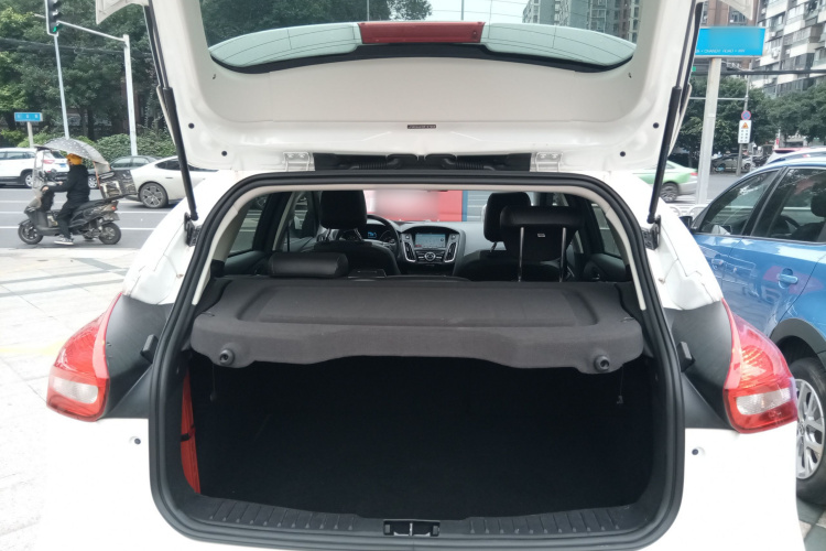 福特 福克斯 2020款 两厢经典 1.5L 自动风尚型局部细节23