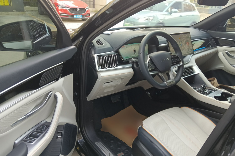 比亚迪 宋PLUS新能源 2023款 冠军版 DM-i 150KM 旗舰PLUS中控内饰7003