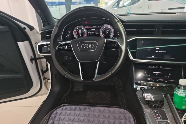 奥迪A6L 2021款 40 TFSI 豪华动感型中控内饰13