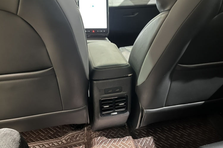 小鹏G3 2022款 G3i 460N中控内饰7010