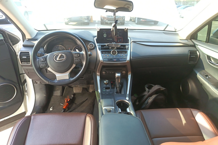 雷克萨斯NX 2020款 200 前驱 锋行版 国VI中控内饰12