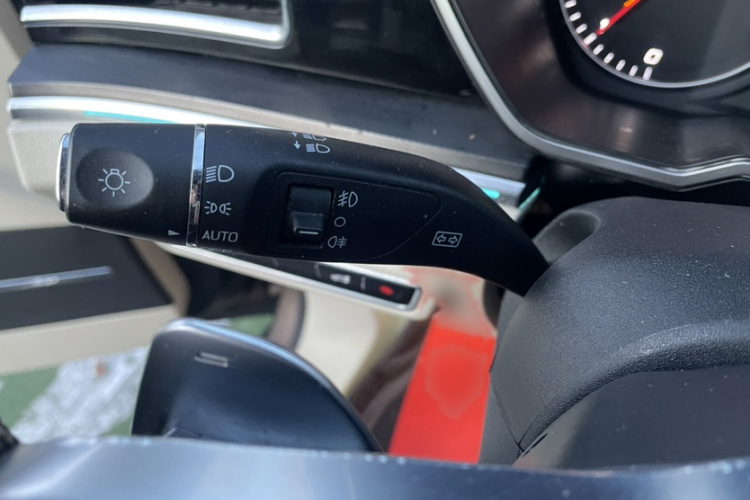 众泰T700 2017款 1.8T 双离合尊享型局部细节9007