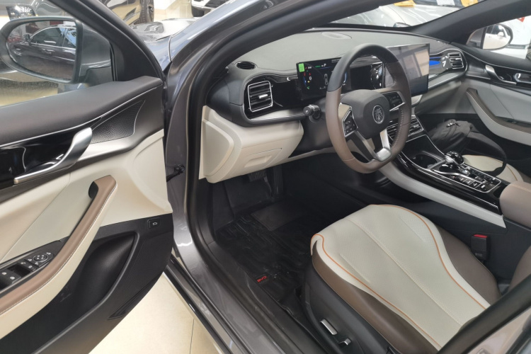 比亚迪 秦PLUS 2024款  荣耀版 DM-i 120KM超越型中控内饰7003