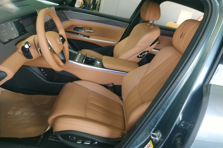 比亚迪 汉L 2025款 DM-p 四驱激光雷达旗舰型中控内饰19