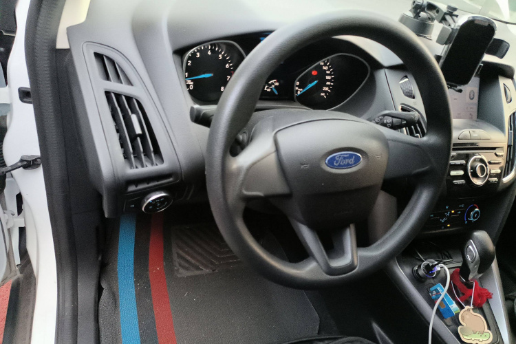 福特 福克斯 2018款 两厢经典 1.6L 自动舒适型智行版局部细节13