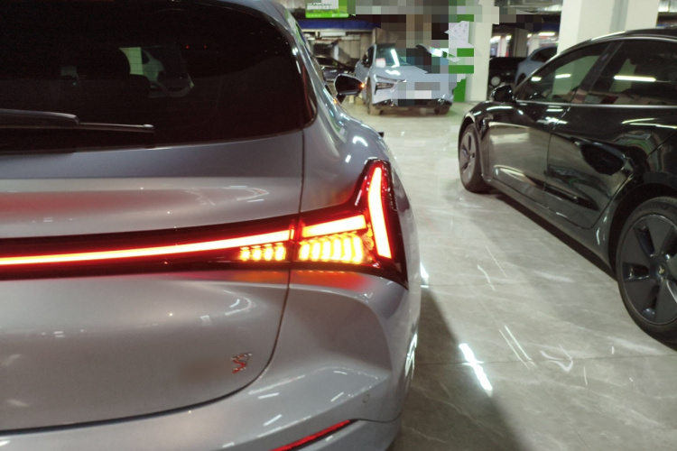 哪吒汽车 哪吒S猎装 2024款 增程300 标准版车身外观9