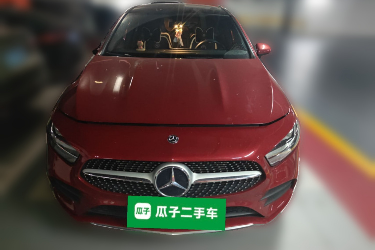 奔驰A级 2020款 A 180 L 运动轿车车身外观2