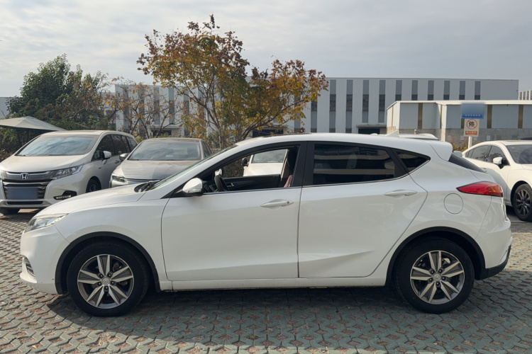 长安 逸动 2016款 XT 1.6L 自动俊酷型车身外观6006