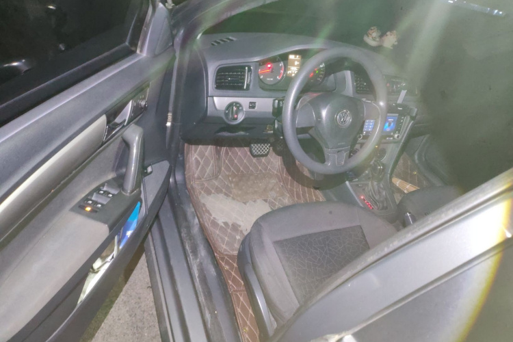 大众 朗逸 2013款 改款经典 1.6L 自动风尚版中控内饰7003