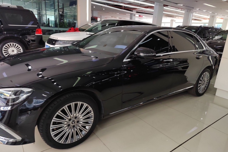 奔驰E级 2023款 改款 E 300 L 时尚型车身外观4