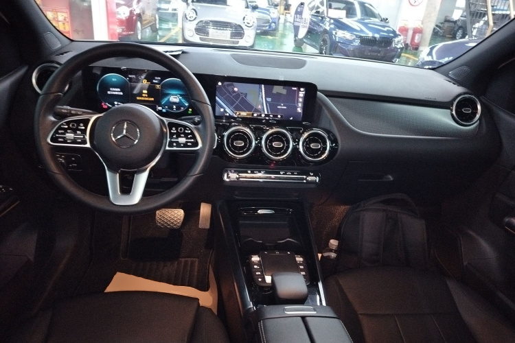 奔驰B级 2022款 改款 B 200 时尚型中控内饰12