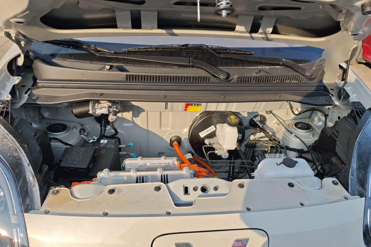 五菱汽车 宏光MINIEV 2025款 四门版 进阶款机舱底盘24