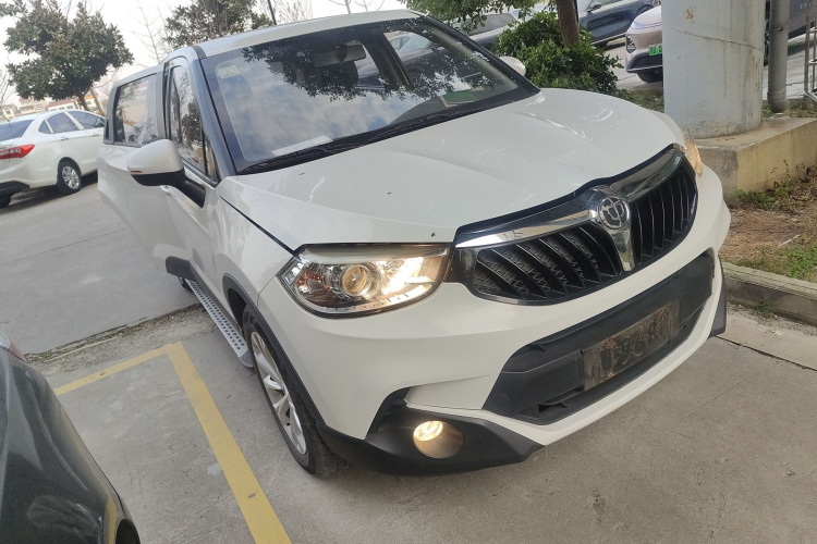 中华V3 2016款 1.5L 手动舒适型车身外观3