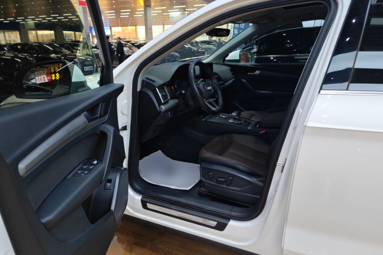 奥迪Q5L 2018款 40 TFSI 荣享进取型 国V中控内饰7003