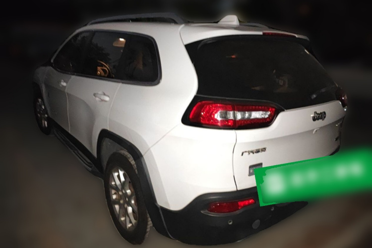 Jeep 自由光 2016款 2.0L 优越版车身外观6003