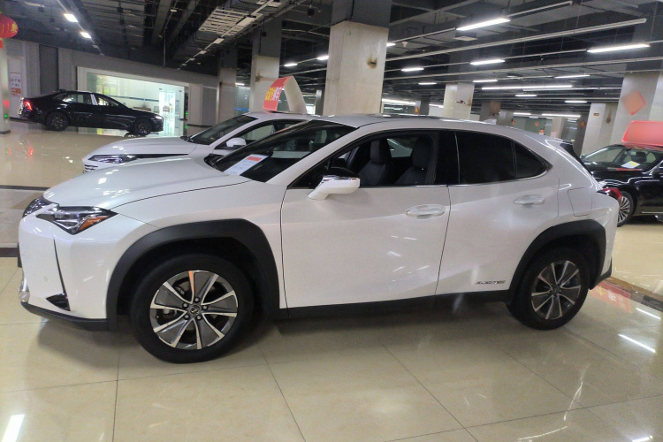 雷克萨斯UX新能源 2020款 300e 纯·悦版车身外观4