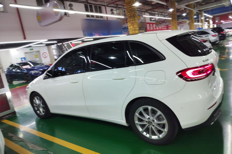 奔驰B级 2022款 改款 B 200 时尚型车身外观4
