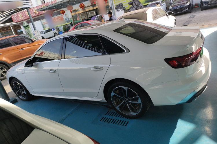 奥迪A4L 2023款 40 TFSI 时尚动感型车身外观4