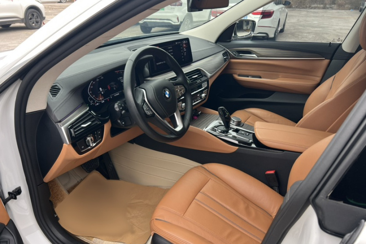 宝马6系GT 2021款 改款 630i 豪华设计套装中控内饰7007