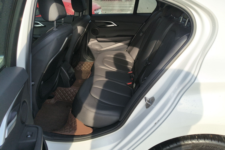 宝马1系 2018款 改款 118i 运动型中控内饰7004