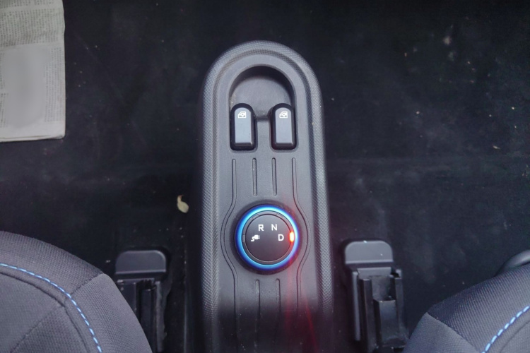 五菱汽车 宏光MINIEV 2022款 自在款 磷酸铁锂中控内饰7005