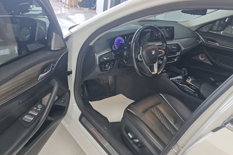 宝马5系 2019款 530Li 领先型 豪华套装中控内饰20