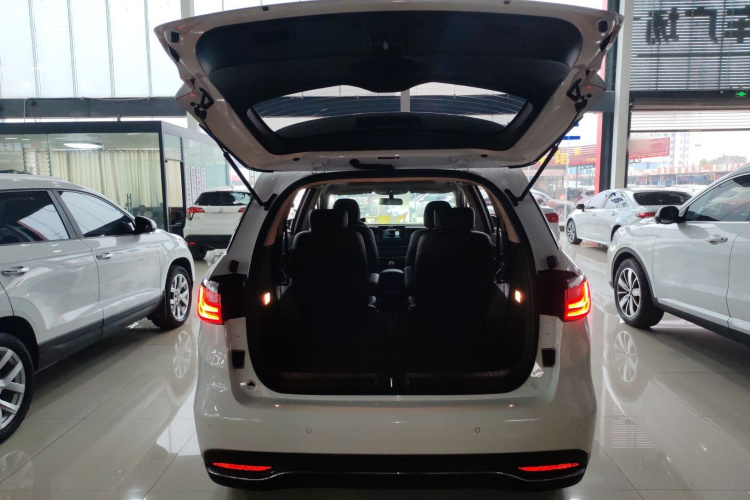 比亚迪 宋MAX 2019款 1.5T 自动智联睿逸天窗型 6座 国VI机舱底盘23