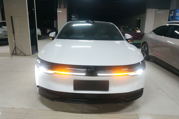 极氪007 2025款 长续航后驱智驾版 100kWh车身外观2