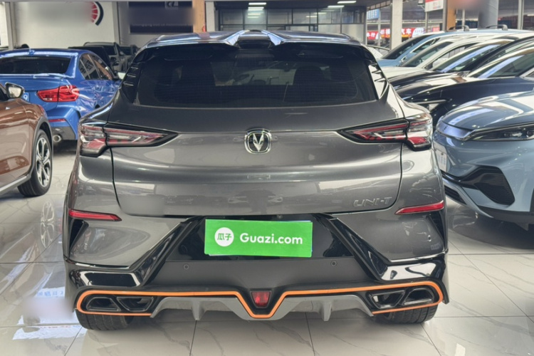 长安UNI-T 2022款 1.5T 运动版 尊贵型车身外观6005