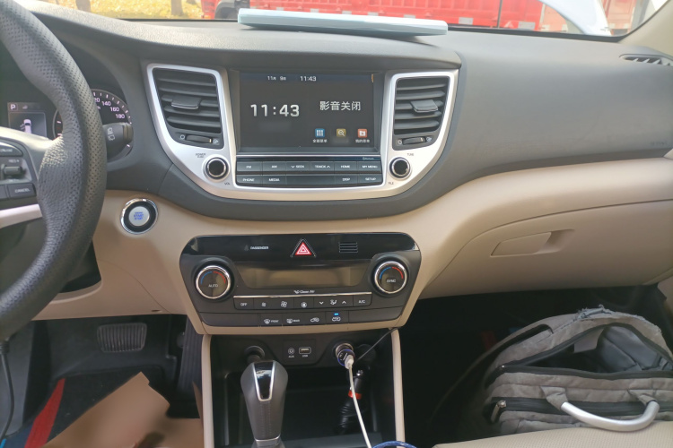 现代 途胜 2015款 1.6T 双离合两驱智能型局部细节16