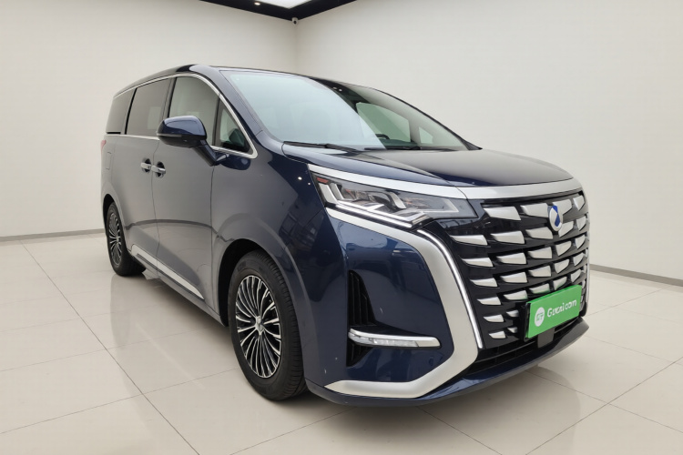 腾势D9 2022款 DM-i 970 四驱旗舰型车身外观3