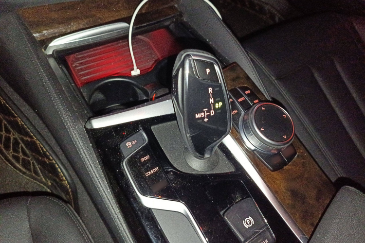 宝马5系 2019款 525Li 豪华套装局部细节18