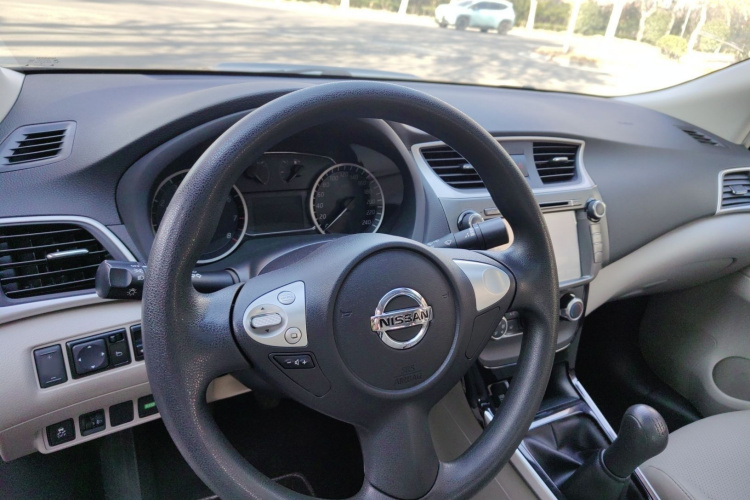 日产 轩逸 2016款 1.6XL 手动豪华版局部细节13