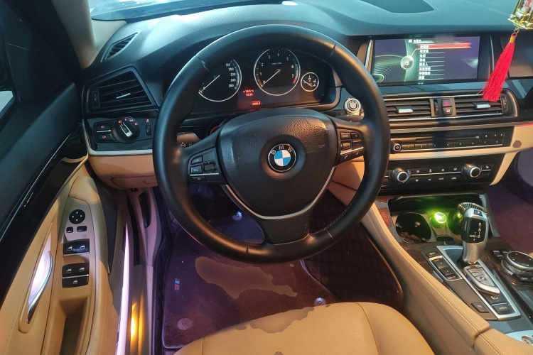 宝马5系 2014款 525Li 豪华设计套装中控内饰13