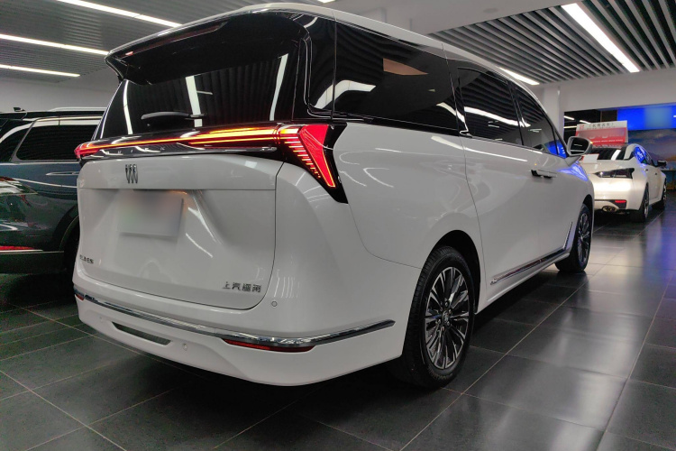 别克GL8 2025款 陆尊 智享版车身外观6005