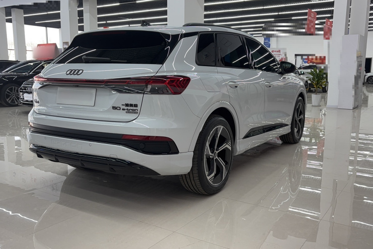 奥迪Q4 e-tron 2024款 50 e-tron quattro 创境曜夜版车身外观6003