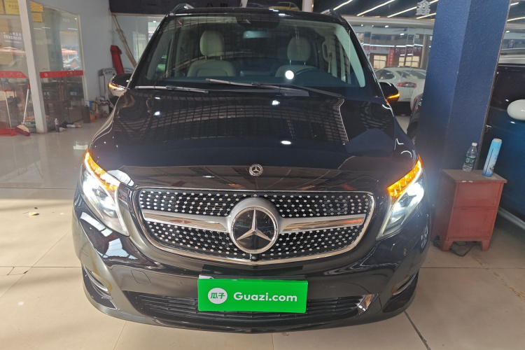 奔驰V级 2018款 V 260 L 尊贵加长版 国VI车身外观2