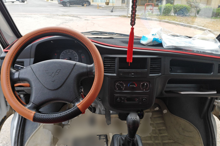 五菱汽车 五菱之光 2015款 1.2L 标准型LSI中控内饰12