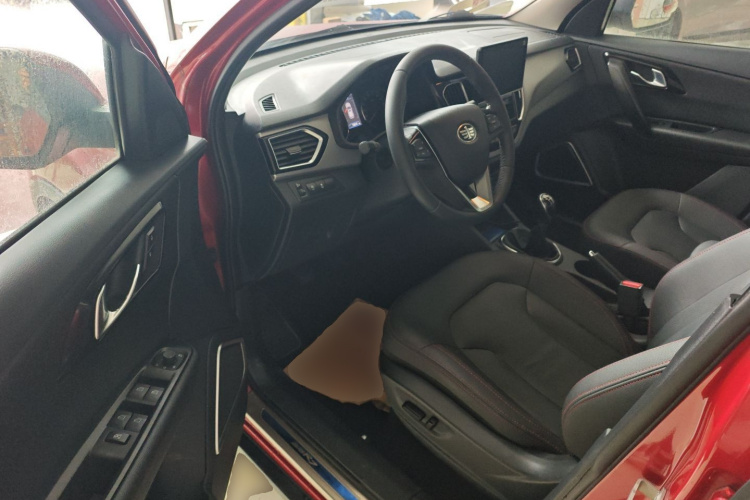 一汽 森雅R7 2016款 1.6L 手动尊贵型中控内饰20