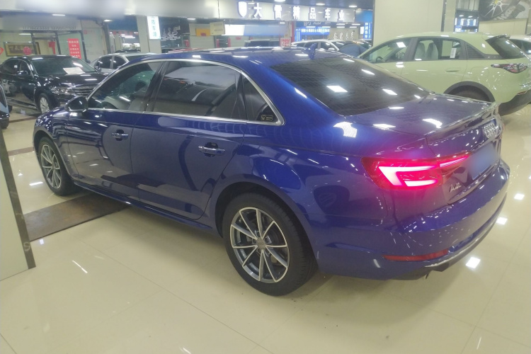 奥迪A4L 2018款 30周年年型 40 TFSI 进取型车身外观4