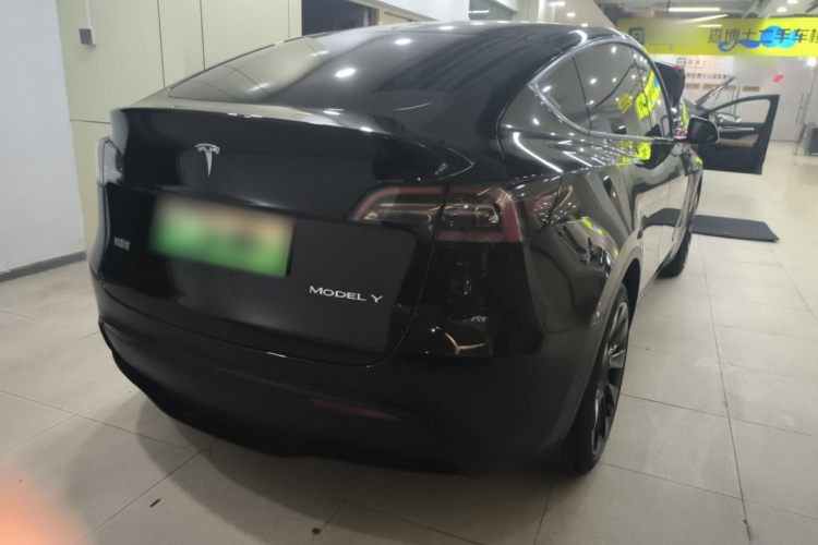 特斯拉 Model Y 2022款 后轮驱动版车身外观7