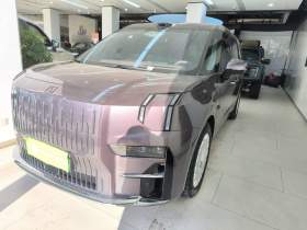 极氪009 2024款 六座行政版四驱 108kWh