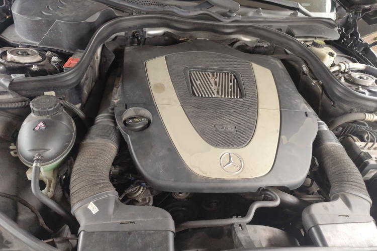 奔驰E级 2013款 E 300 L 优雅型机舱底盘24