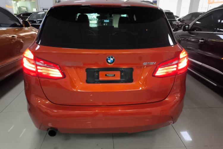 宝马2系旅行车 2016款 218i 领先型车身外观6